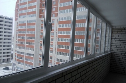 Заменить окна в квартире, сделать теплое остекление балкона