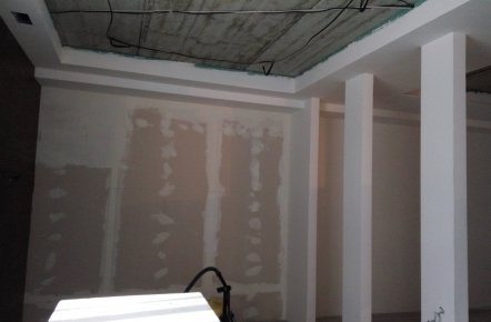 Тест: натяжные потолки, декоративная штукатурка